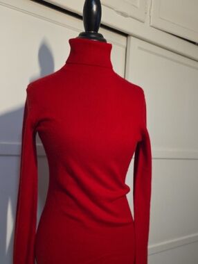 MODA International Red Turtleneck Sweater - Women's Slim Fit Size SMALL